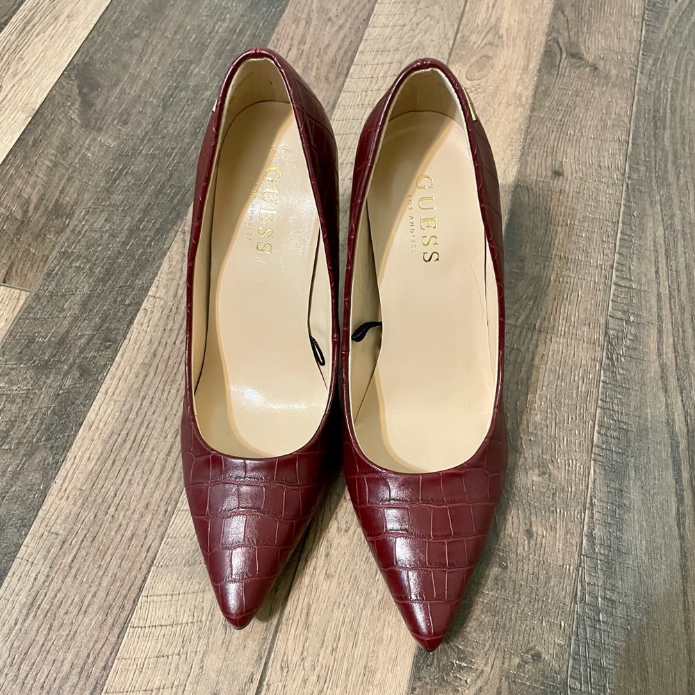 🚫SOLD🚫GUESS Heels - Picture 3 of 16